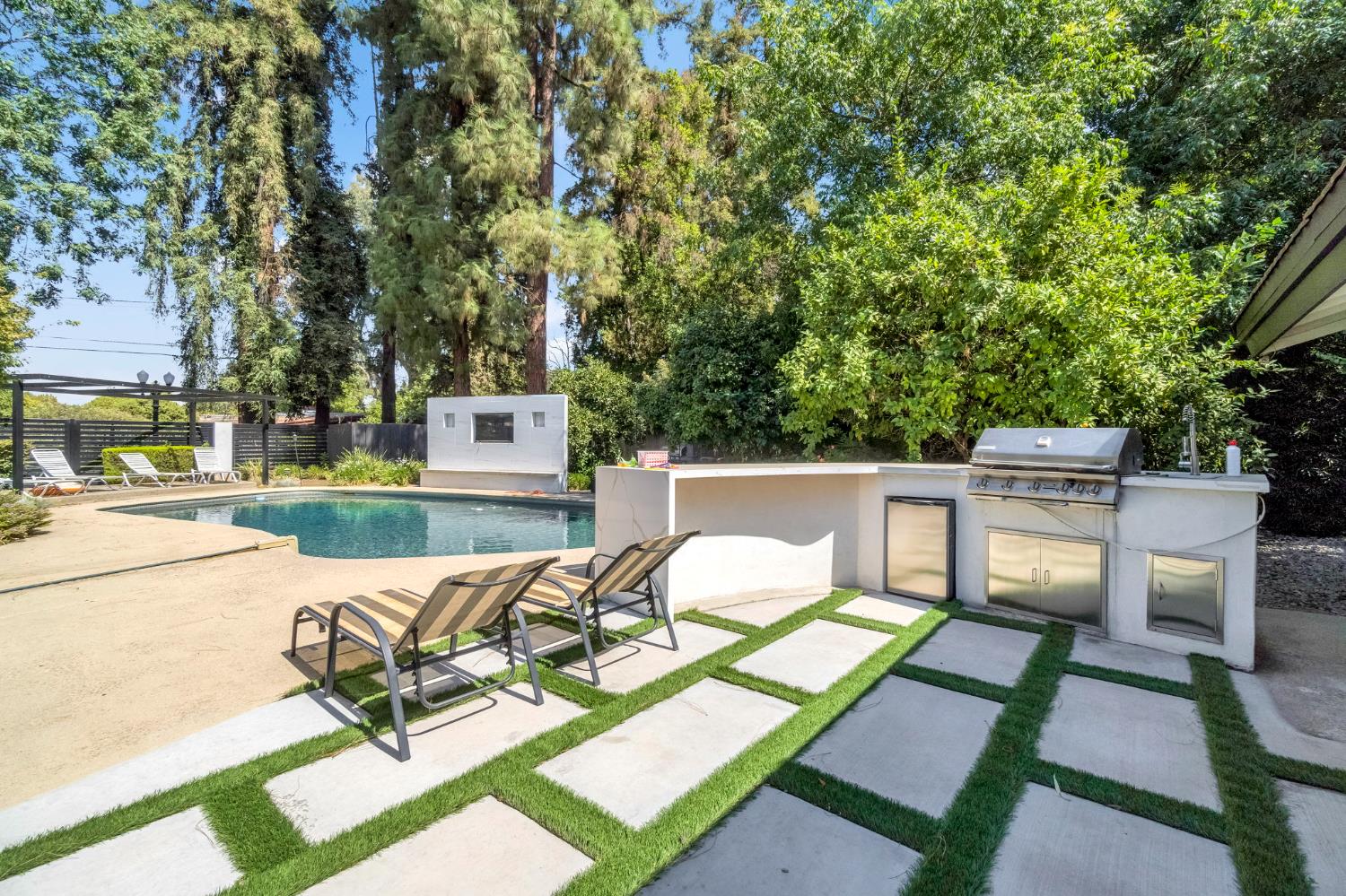 5976 E Butler Ave, Fresno, CA 93727