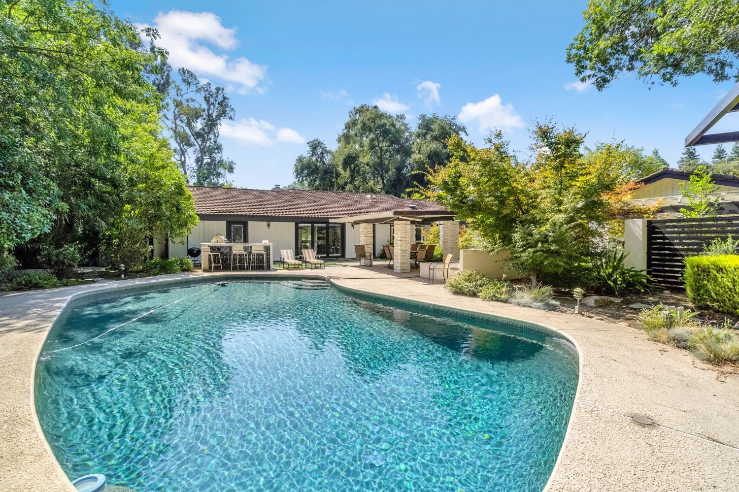 5976 E Butler Ave, Fresno, CA 93727