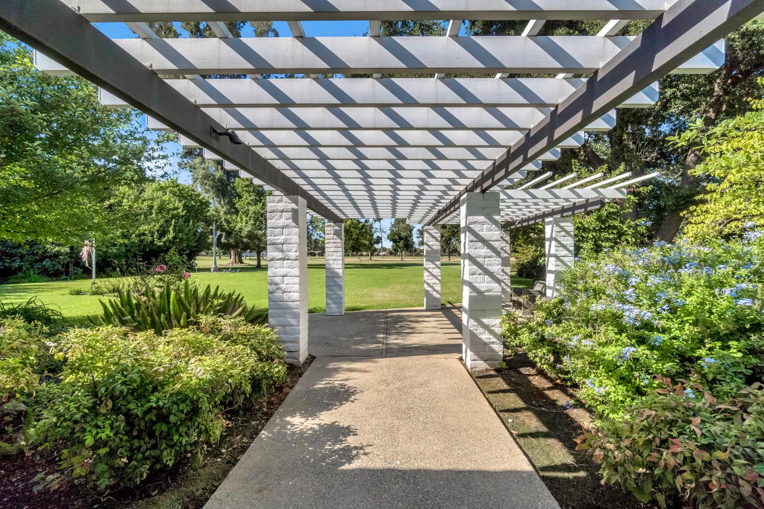 5976 E Butler Ave, Fresno, CA 93727