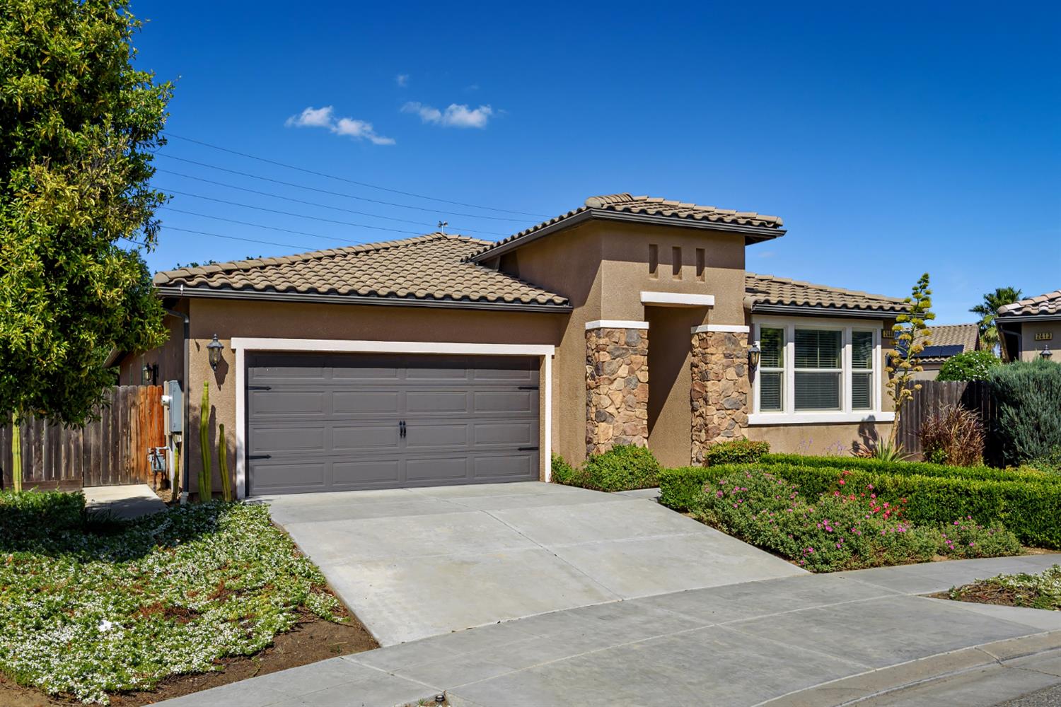 2409 S Bundy Dr, Fresno, CA 93727