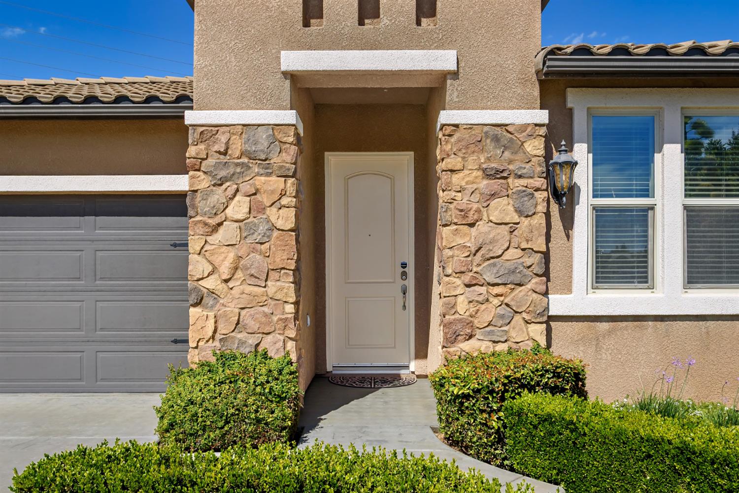 2409 S Bundy Dr, Fresno, CA 93727