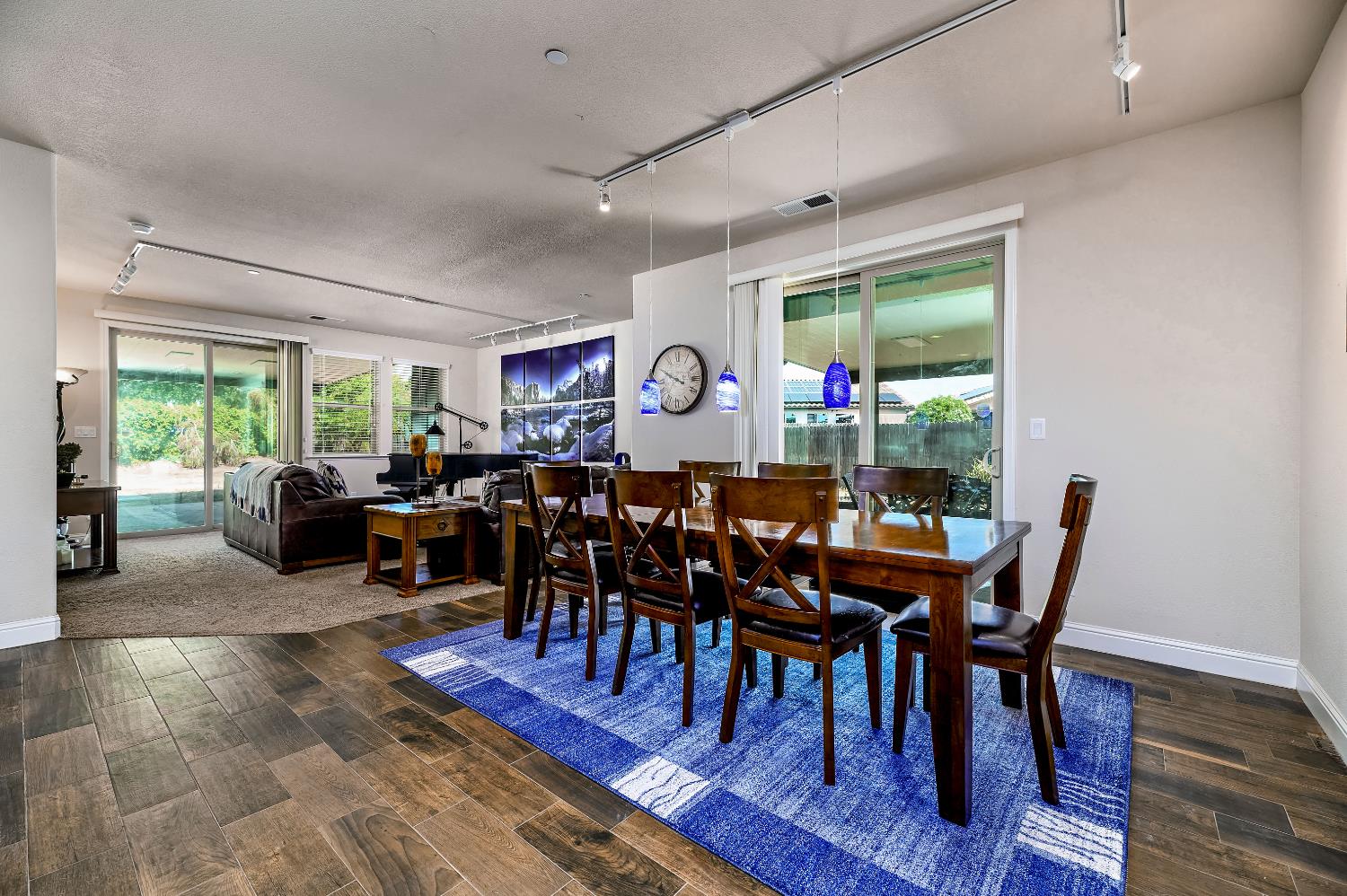 2409 S Bundy Dr, Fresno, CA 93727