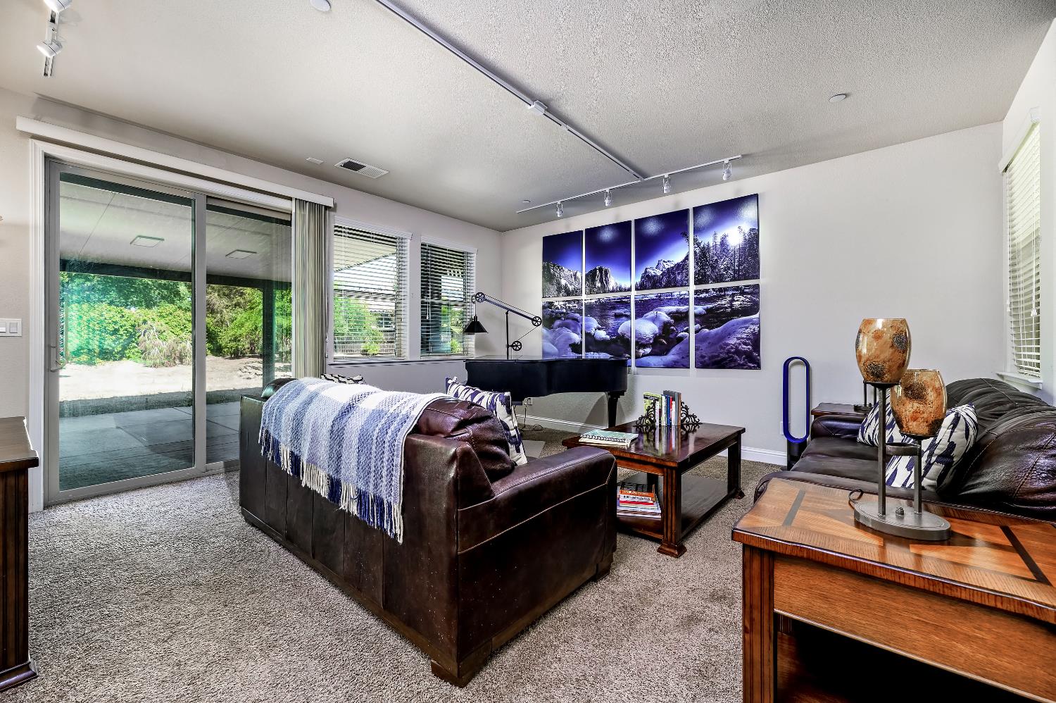 2409 S Bundy Dr, Fresno, CA 93727