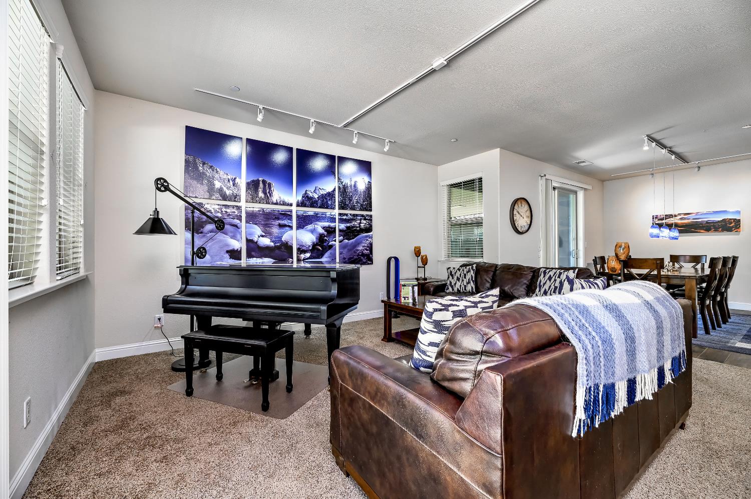 2409 S Bundy Dr, Fresno, CA 93727