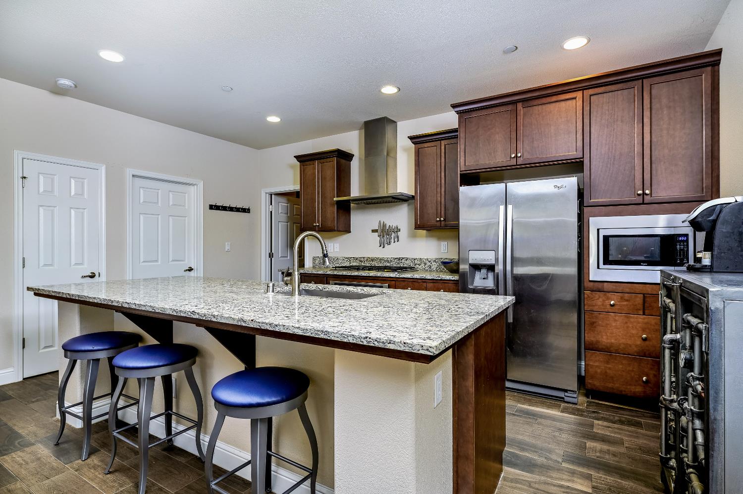 2409 S Bundy Dr, Fresno, CA 93727