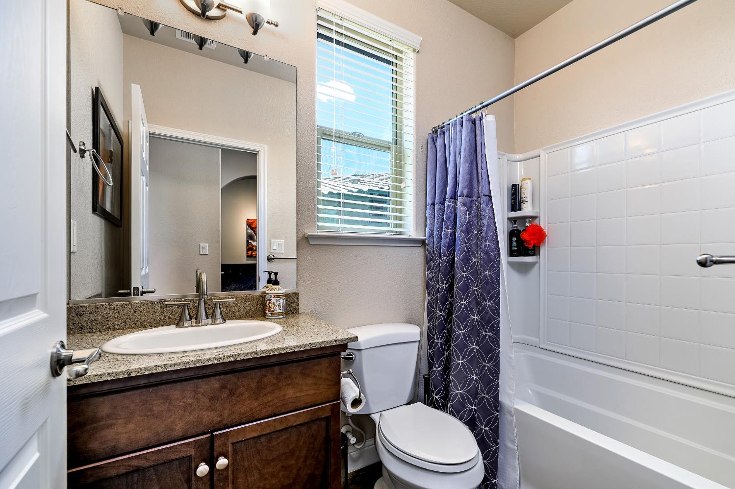 2409 S Bundy Dr, Fresno, CA 93727