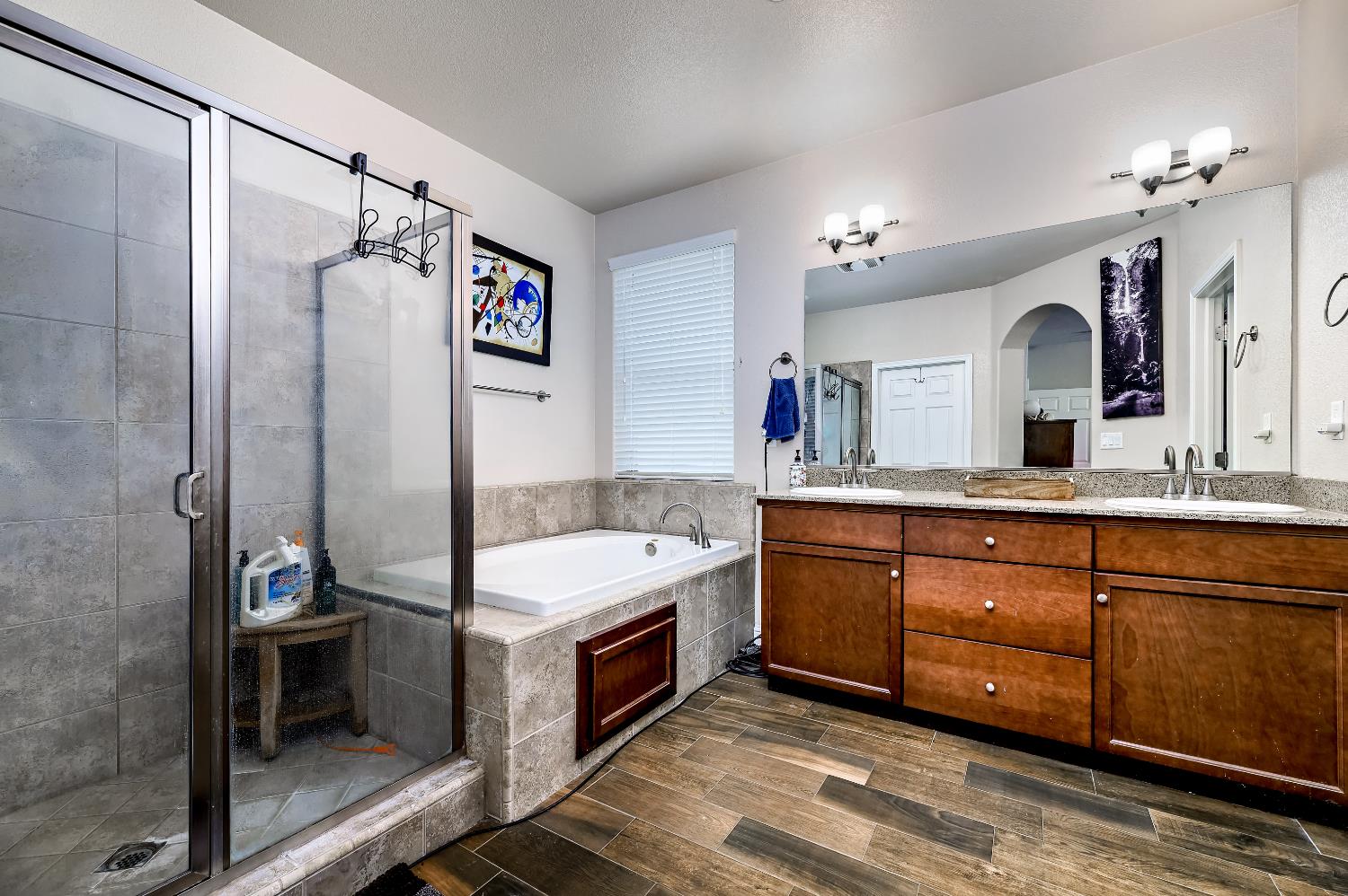 2409 S Bundy Dr, Fresno, CA 93727