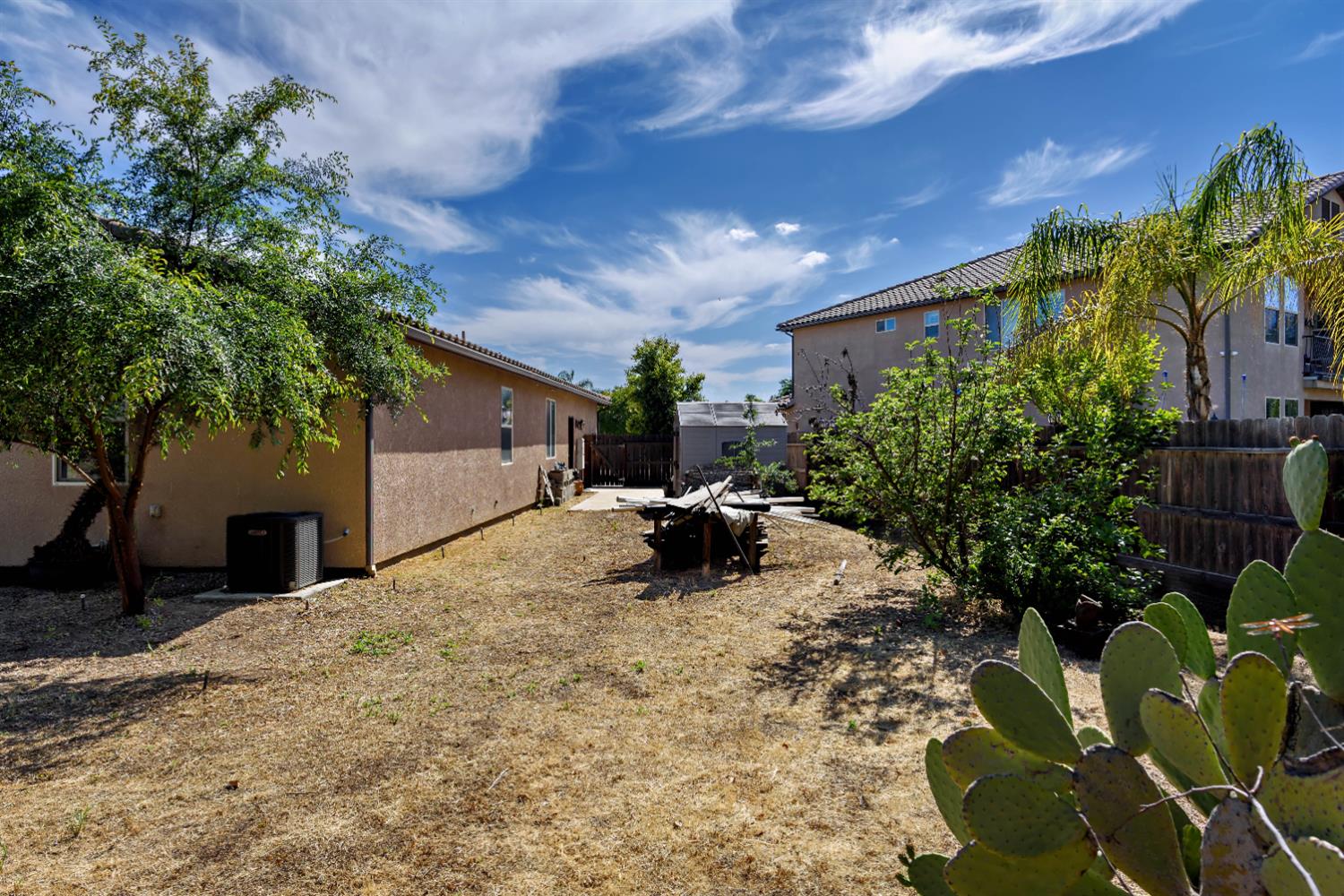 2409 S Bundy Dr, Fresno, CA 93727