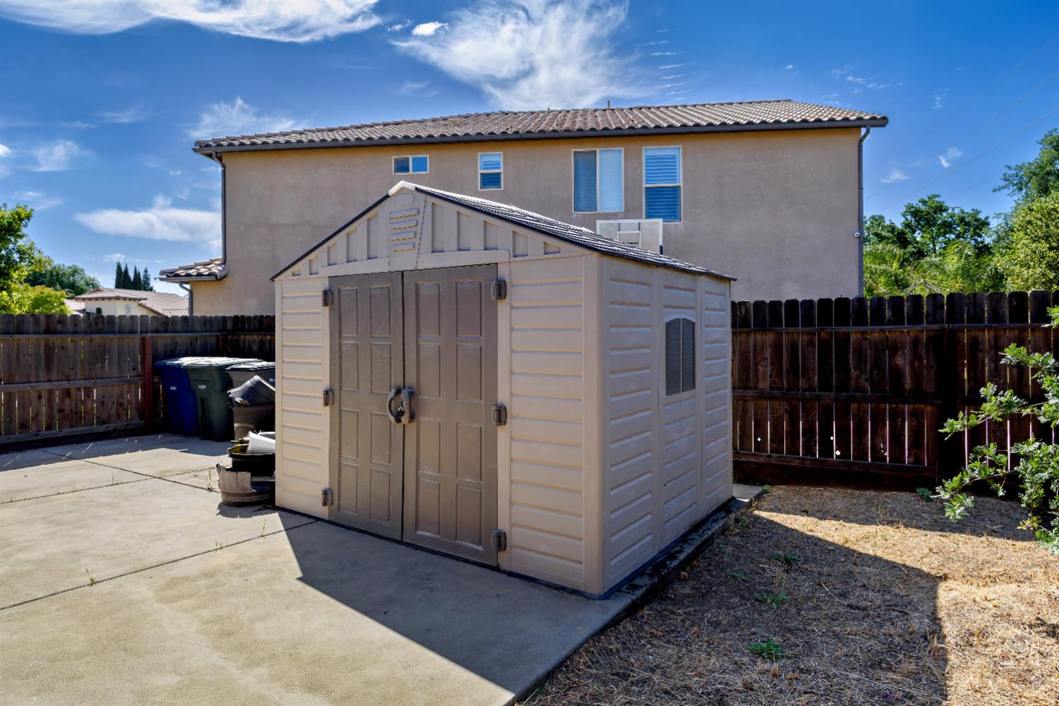 2409 S Bundy Dr, Fresno, CA 93727