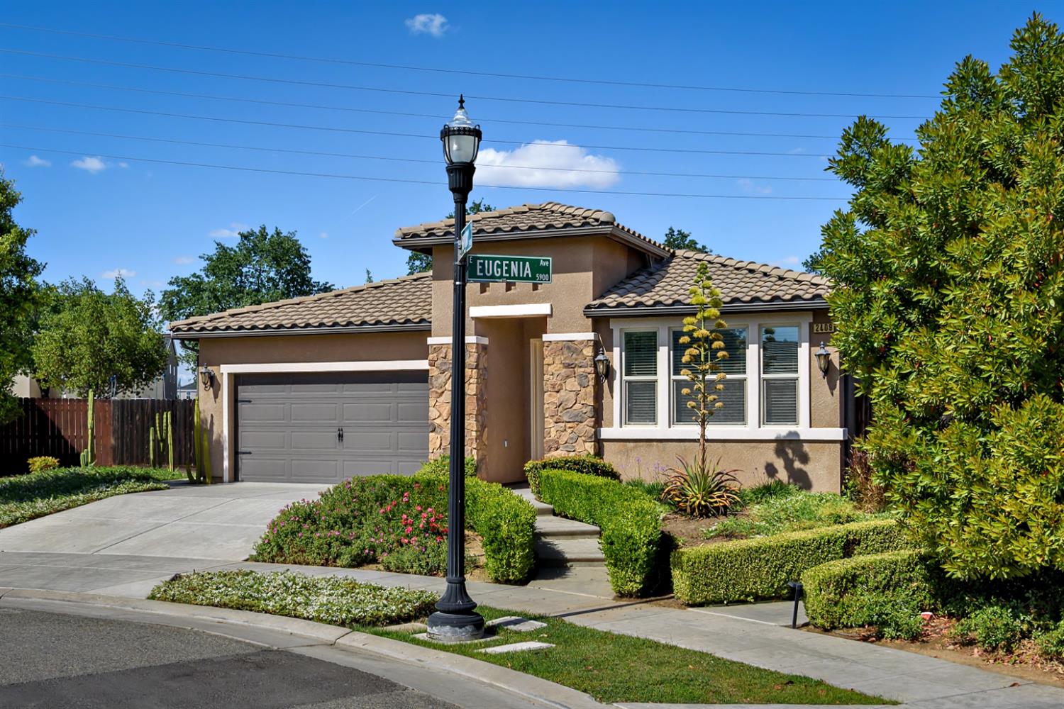 2409 S Bundy Dr, Fresno, CA 93727