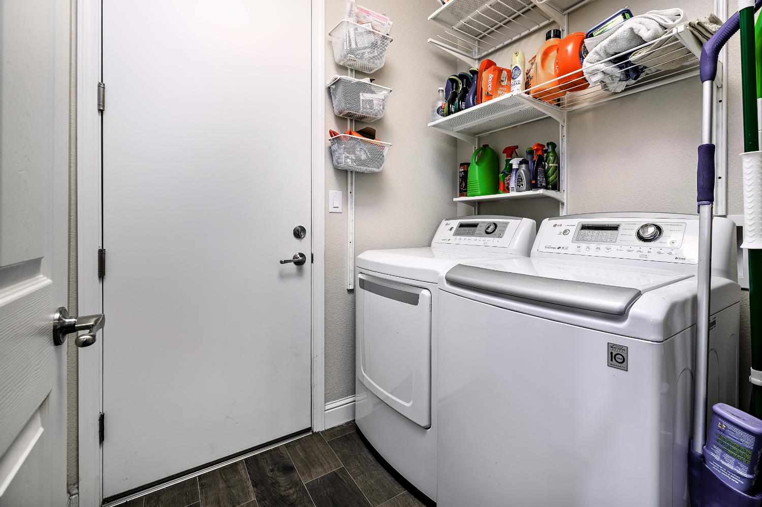 2409 S Bundy Dr, Fresno, CA 93727