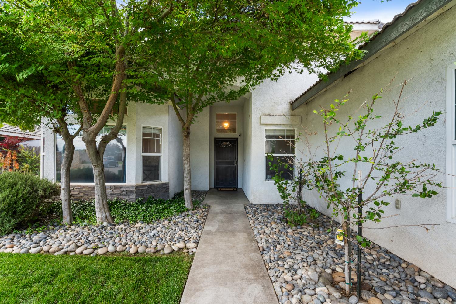 1607 North Sol Court, Visalia, CA 93292