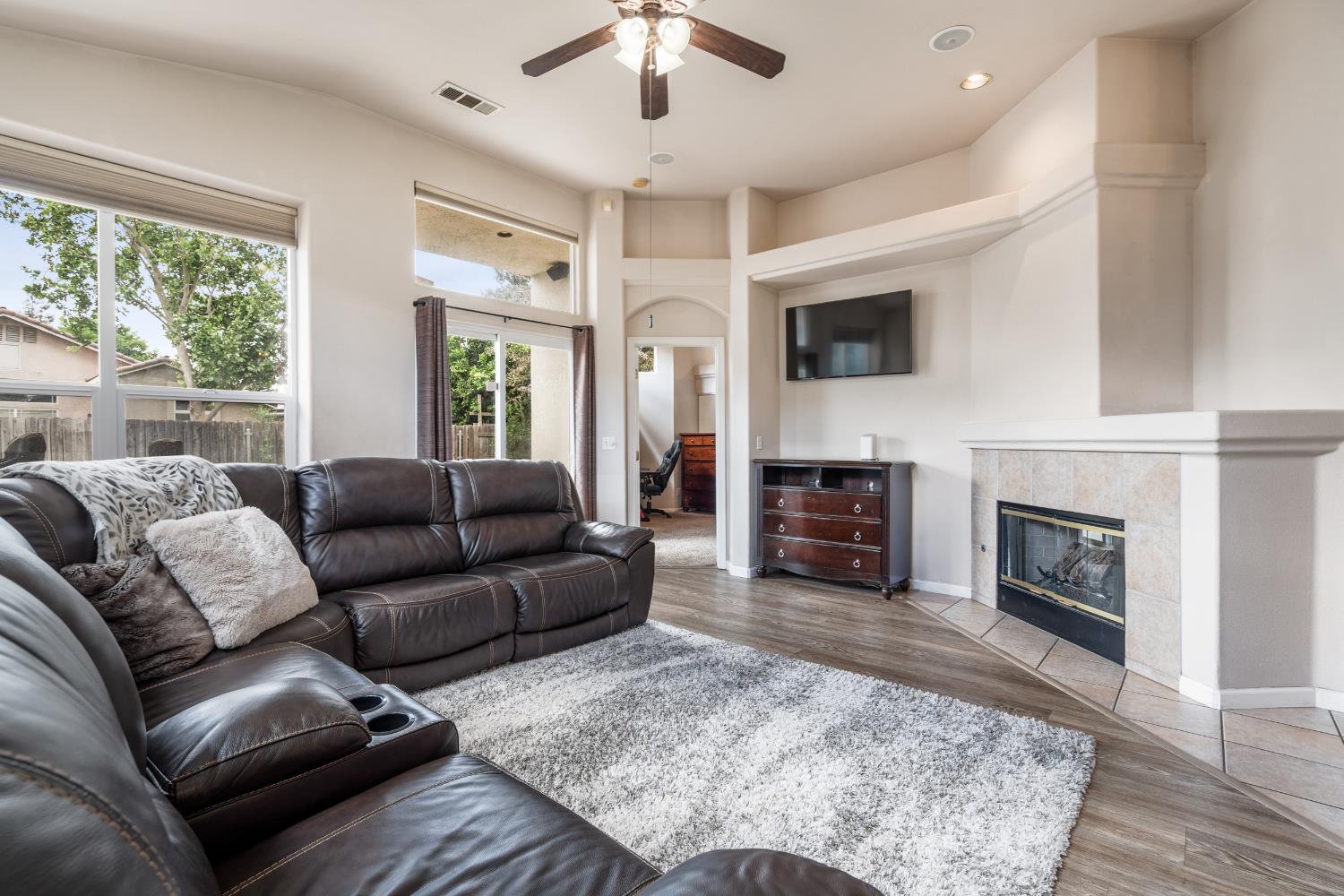 1607 North Sol Court, Visalia, CA 93292