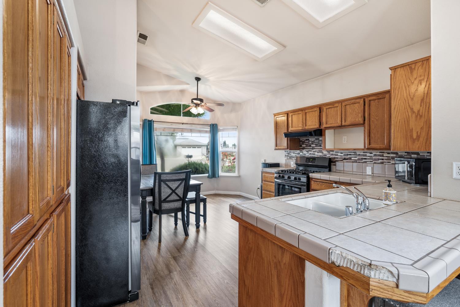 1607 North Sol Court, Visalia, CA 93292