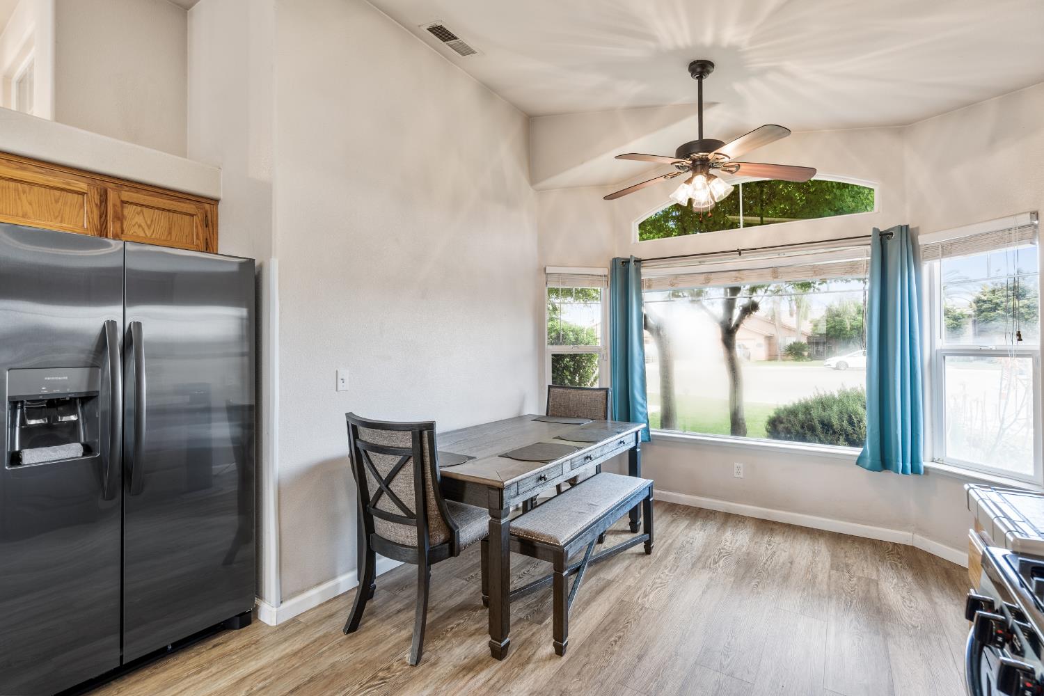 1607 North Sol Court, Visalia, CA 93292