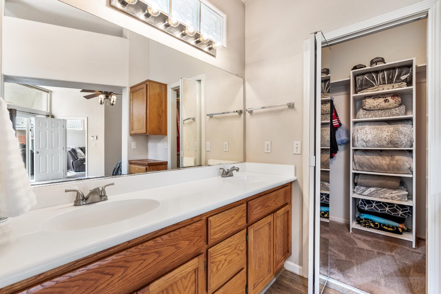 1607 North Sol Court, Visalia, CA 93292