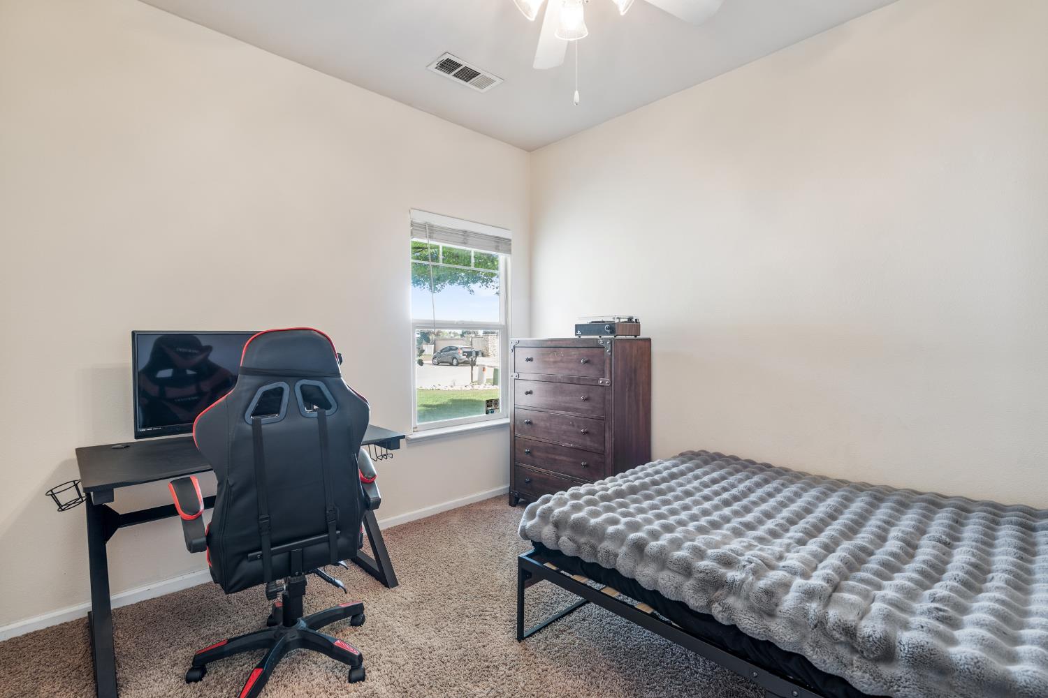 1607 North Sol Court, Visalia, CA 93292