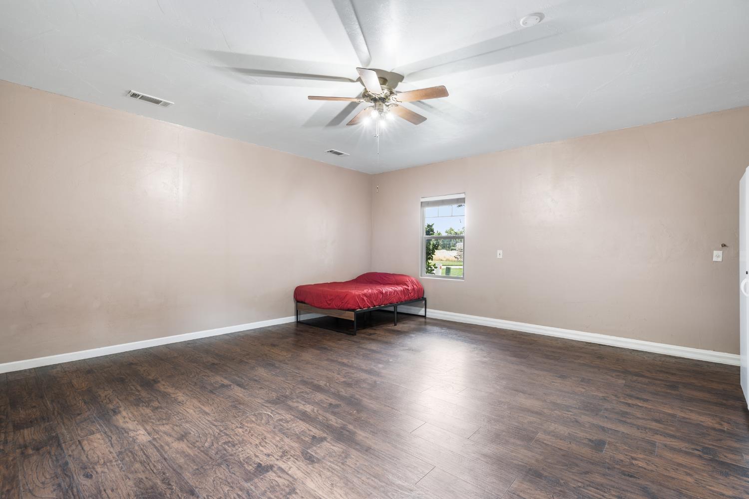 1607 North Sol Court, Visalia, CA 93292