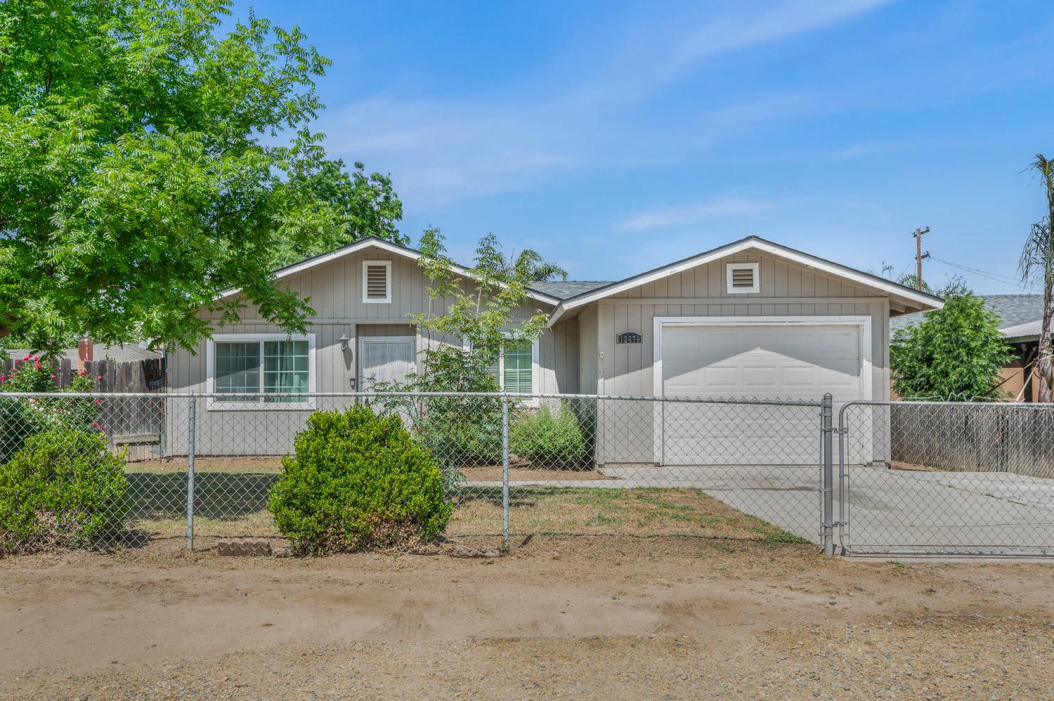 12476 W F St, Biola, CA 93606