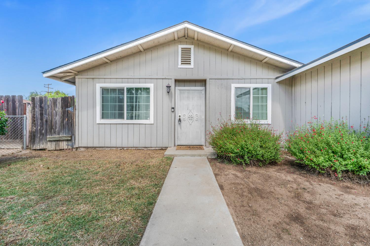 12476 W F St, Biola, CA 93606