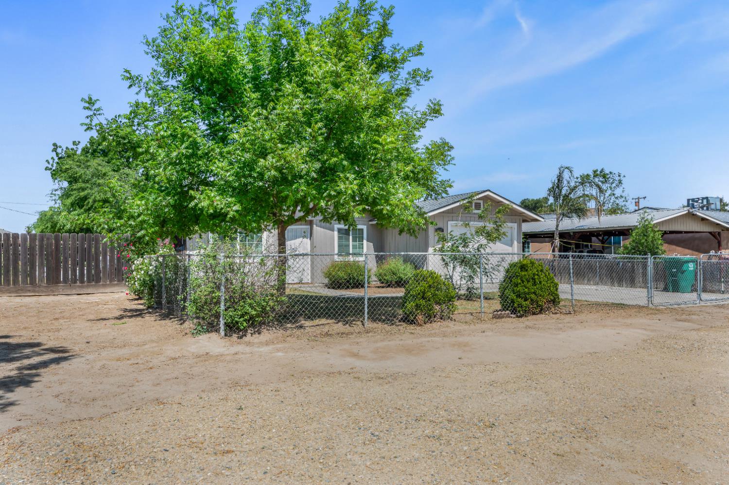 12476 W F St, Biola, CA 93606