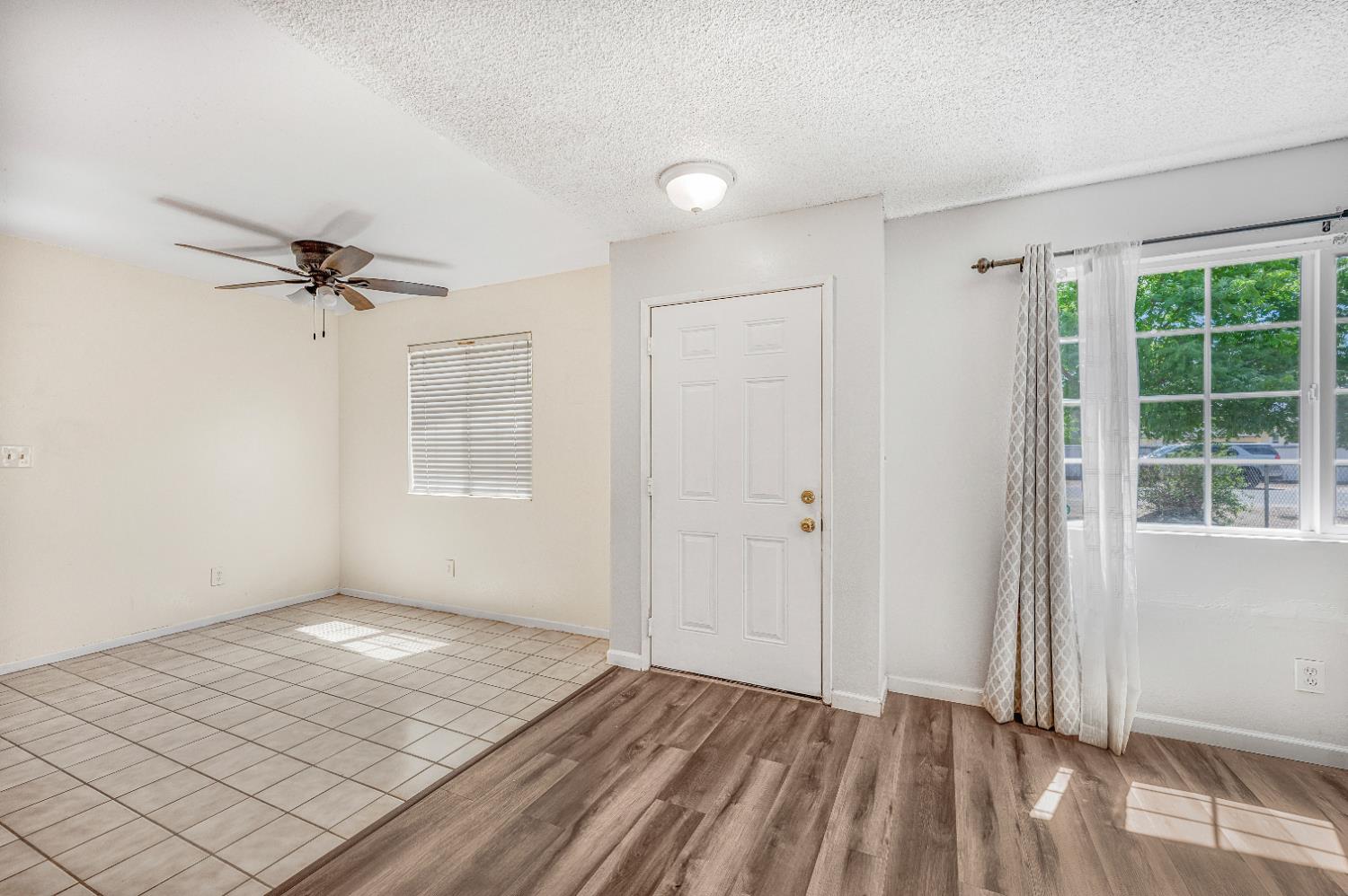 12476 W F St, Biola, CA 93606