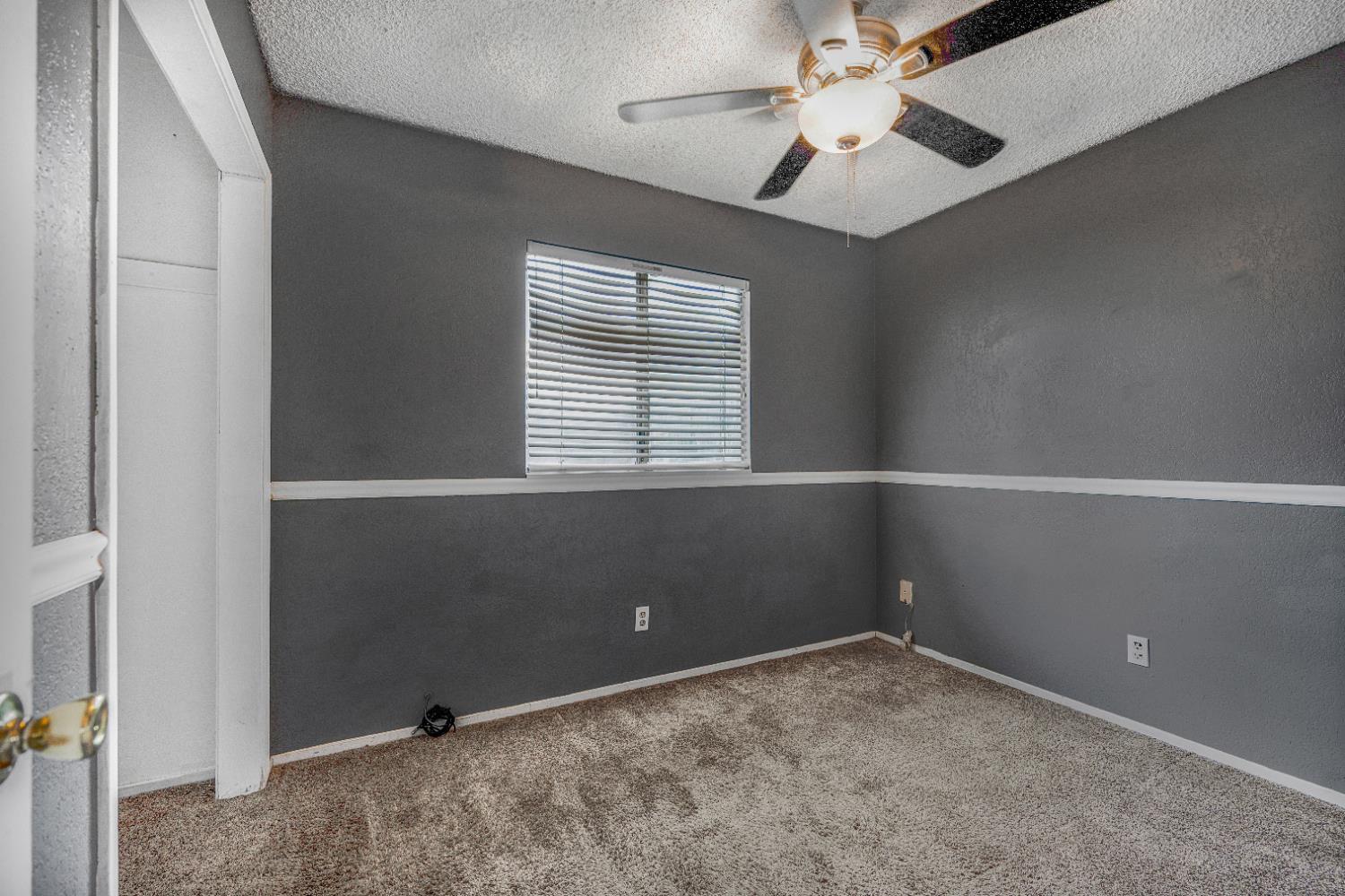 12476 W F St, Biola, CA 93606