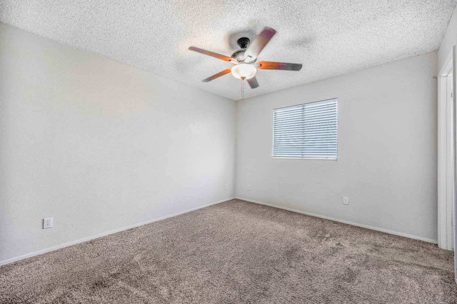 12476 W F St, Biola, CA 93606