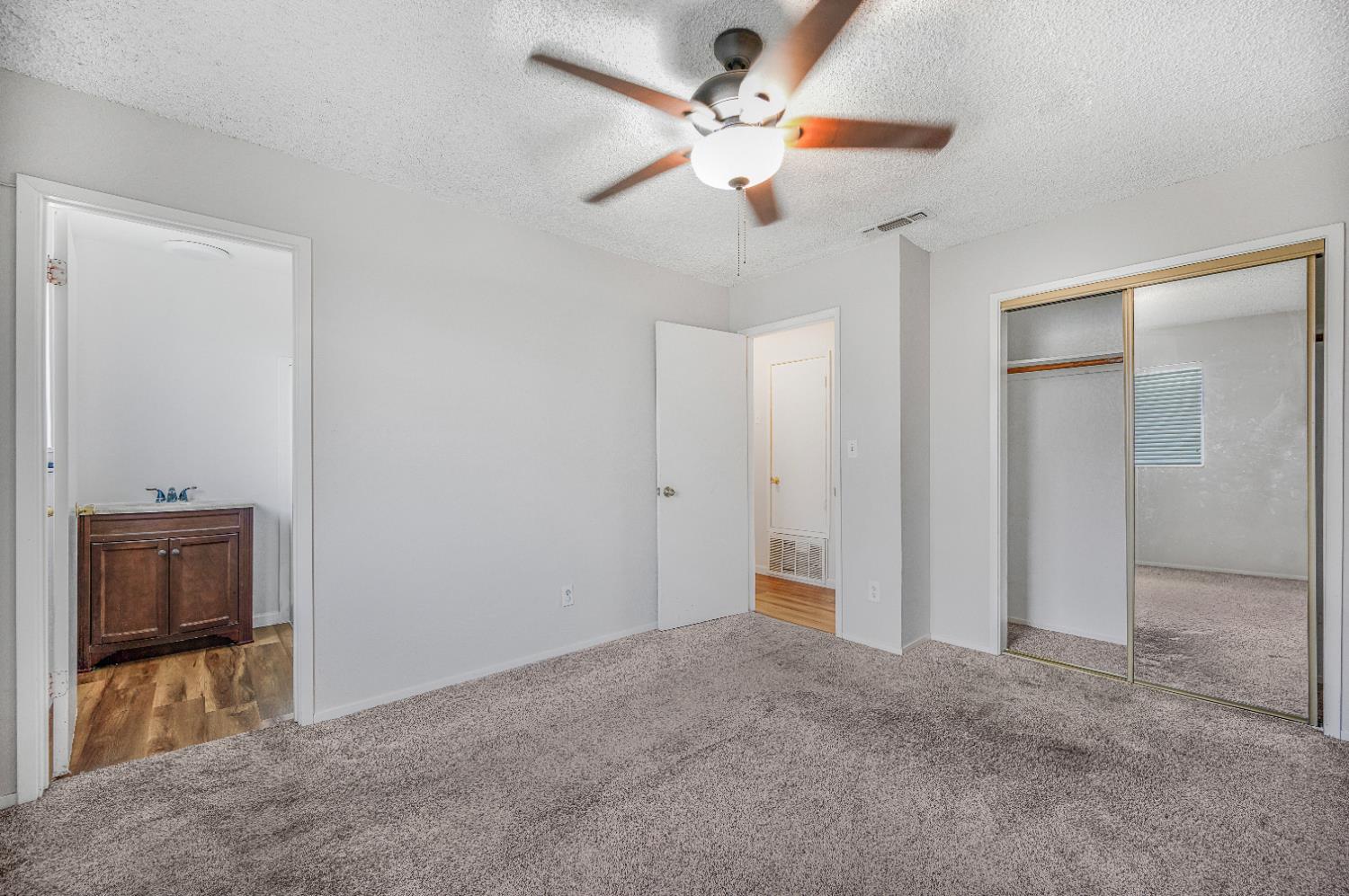 12476 W F St, Biola, CA 93606