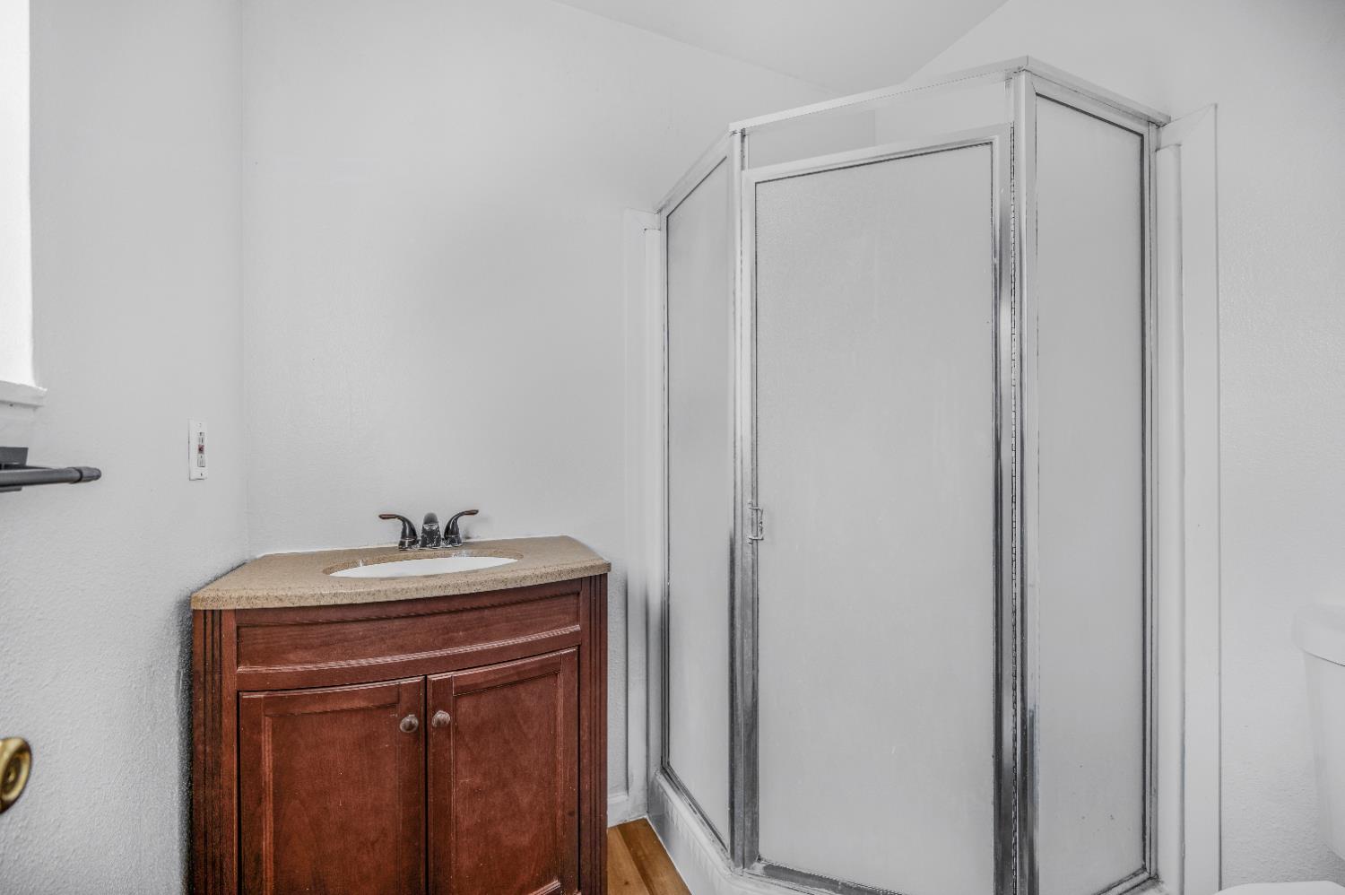 12476 W F St, Biola, CA 93606