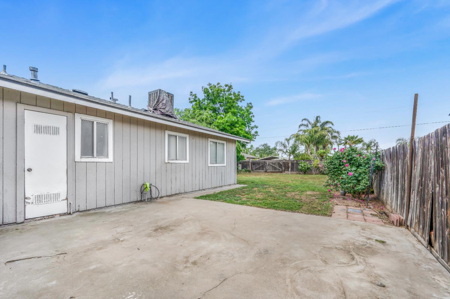 12476 W F St, Biola, CA 93606