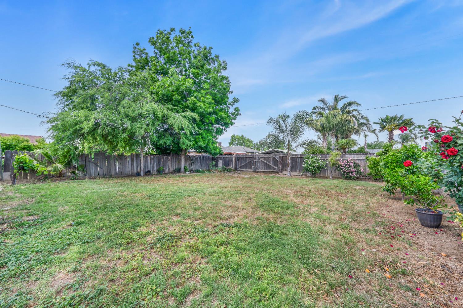 12476 W F St, Biola, CA 93606