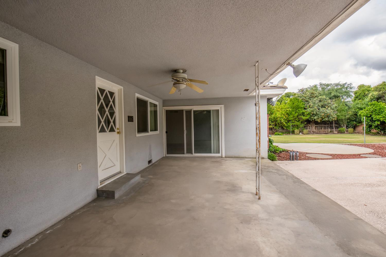 1620 W Vartikian Ave, Fresno, CA 93711