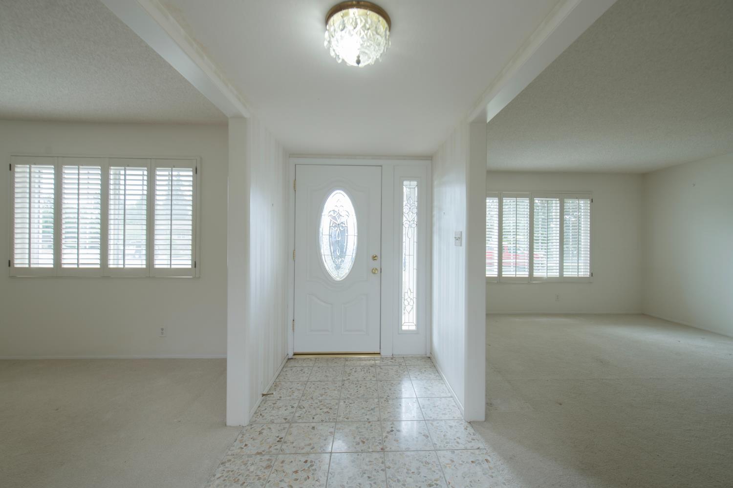 1620 W Vartikian Ave, Fresno, CA 93711