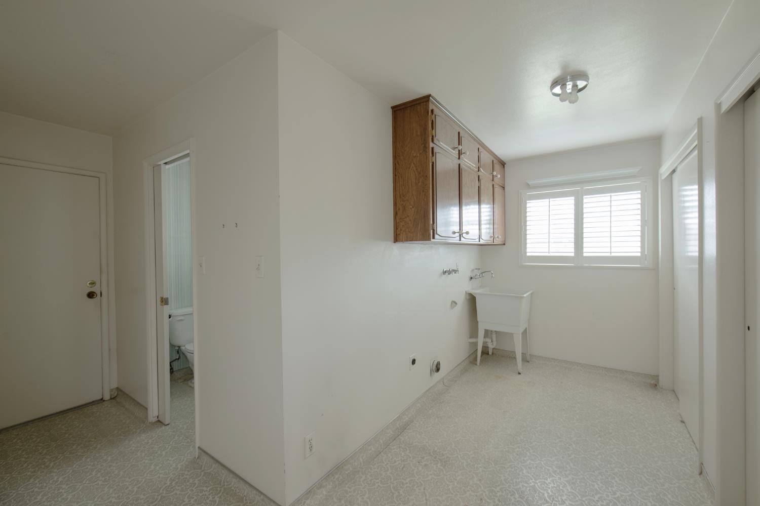 1620 W Vartikian Ave, Fresno, CA 93711