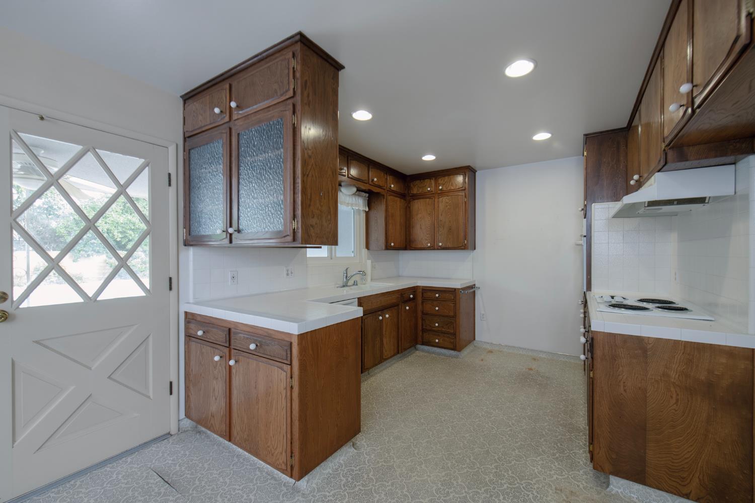 1620 W Vartikian Ave, Fresno, CA 93711