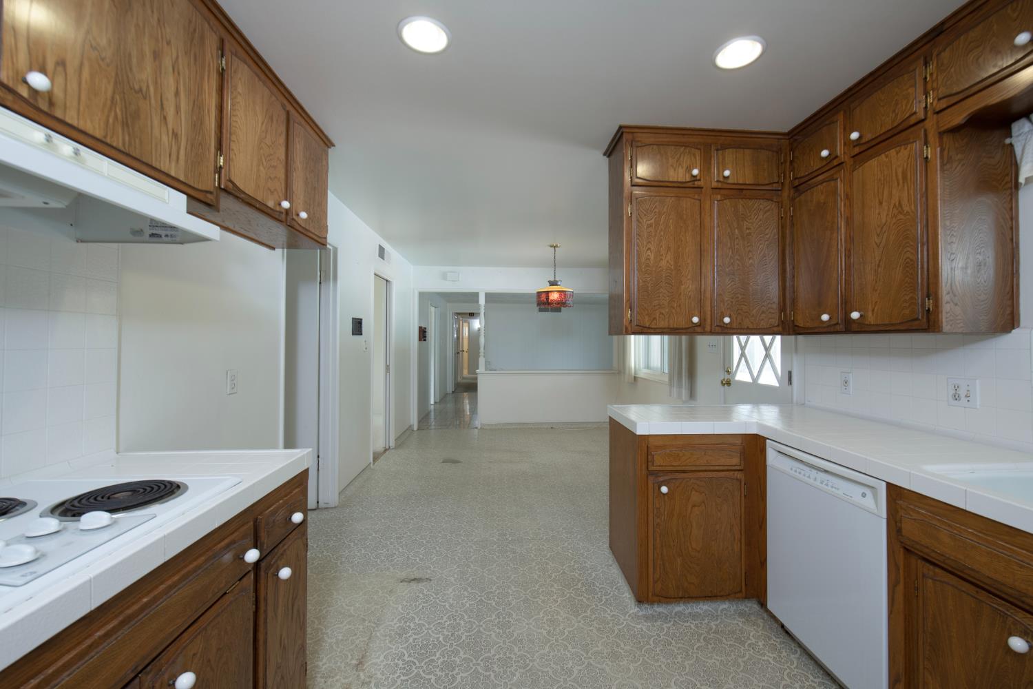 1620 W Vartikian Ave, Fresno, CA 93711