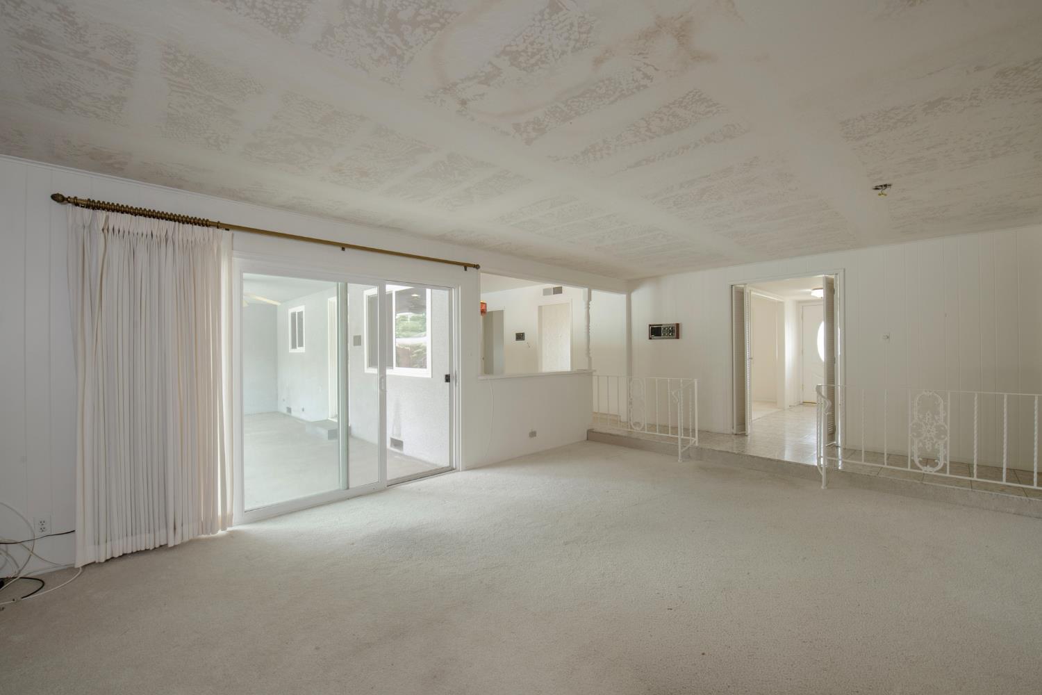 1620 W Vartikian Ave, Fresno, CA 93711