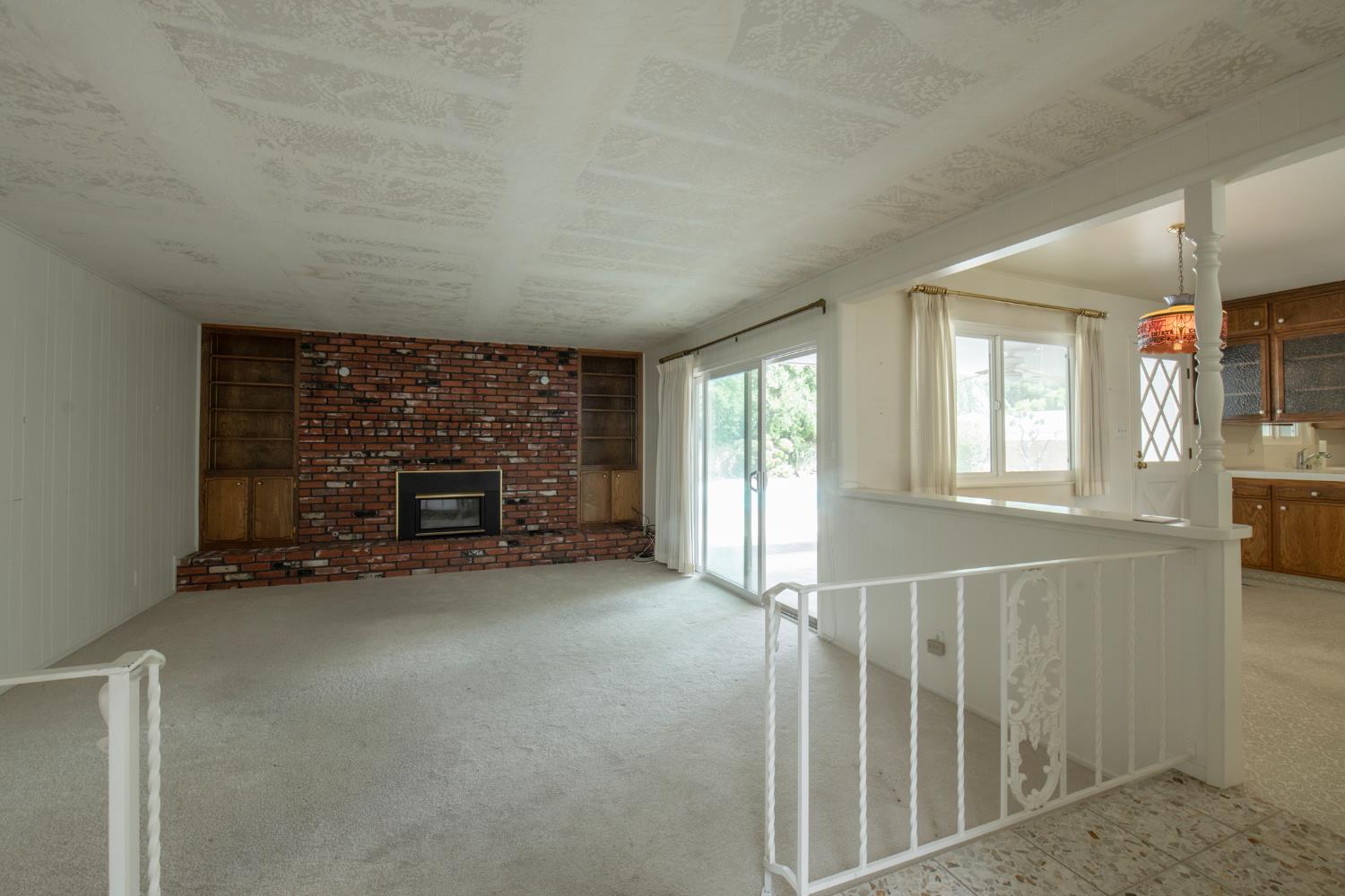 1620 W Vartikian Ave, Fresno, CA 93711