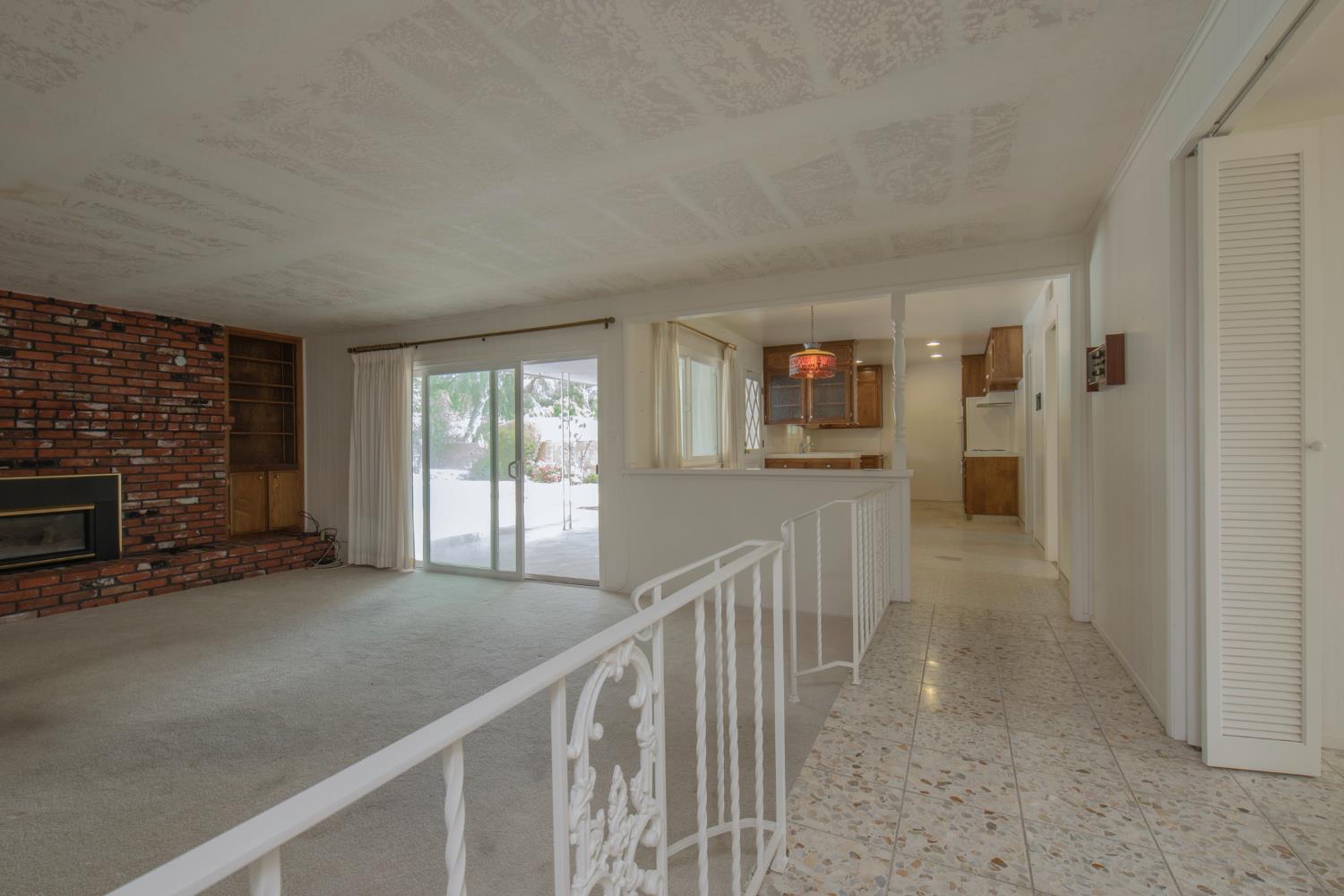 1620 W Vartikian Ave, Fresno, CA 93711