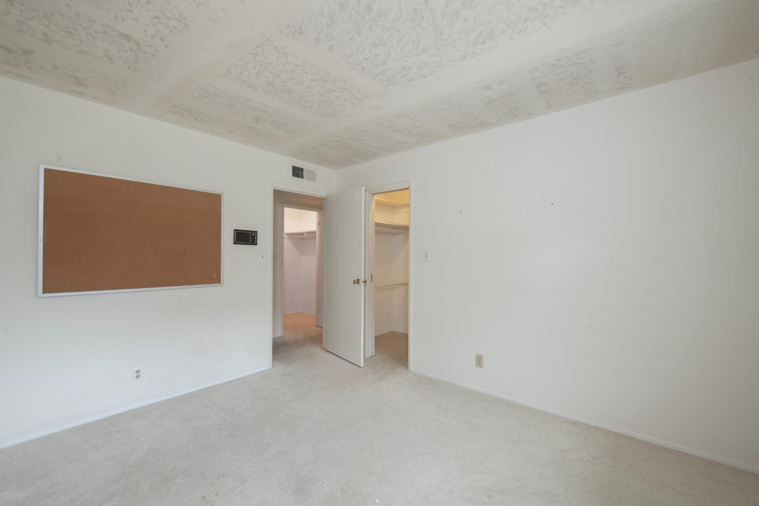 1620 W Vartikian Ave, Fresno, CA 93711