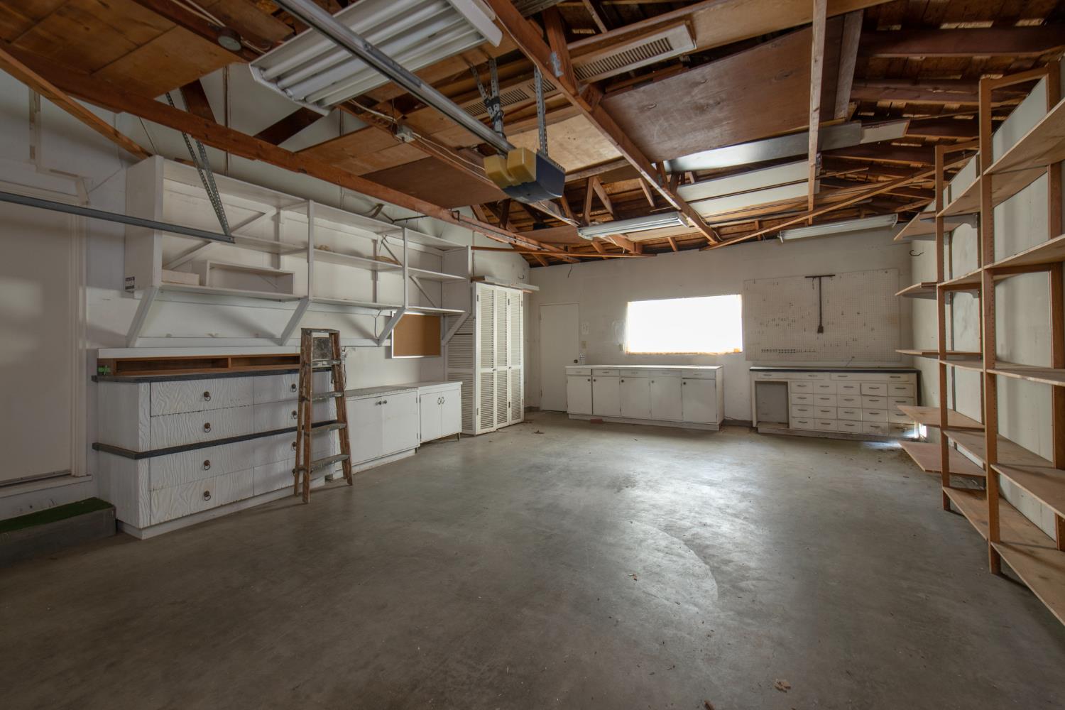 1620 W Vartikian Ave, Fresno, CA 93711