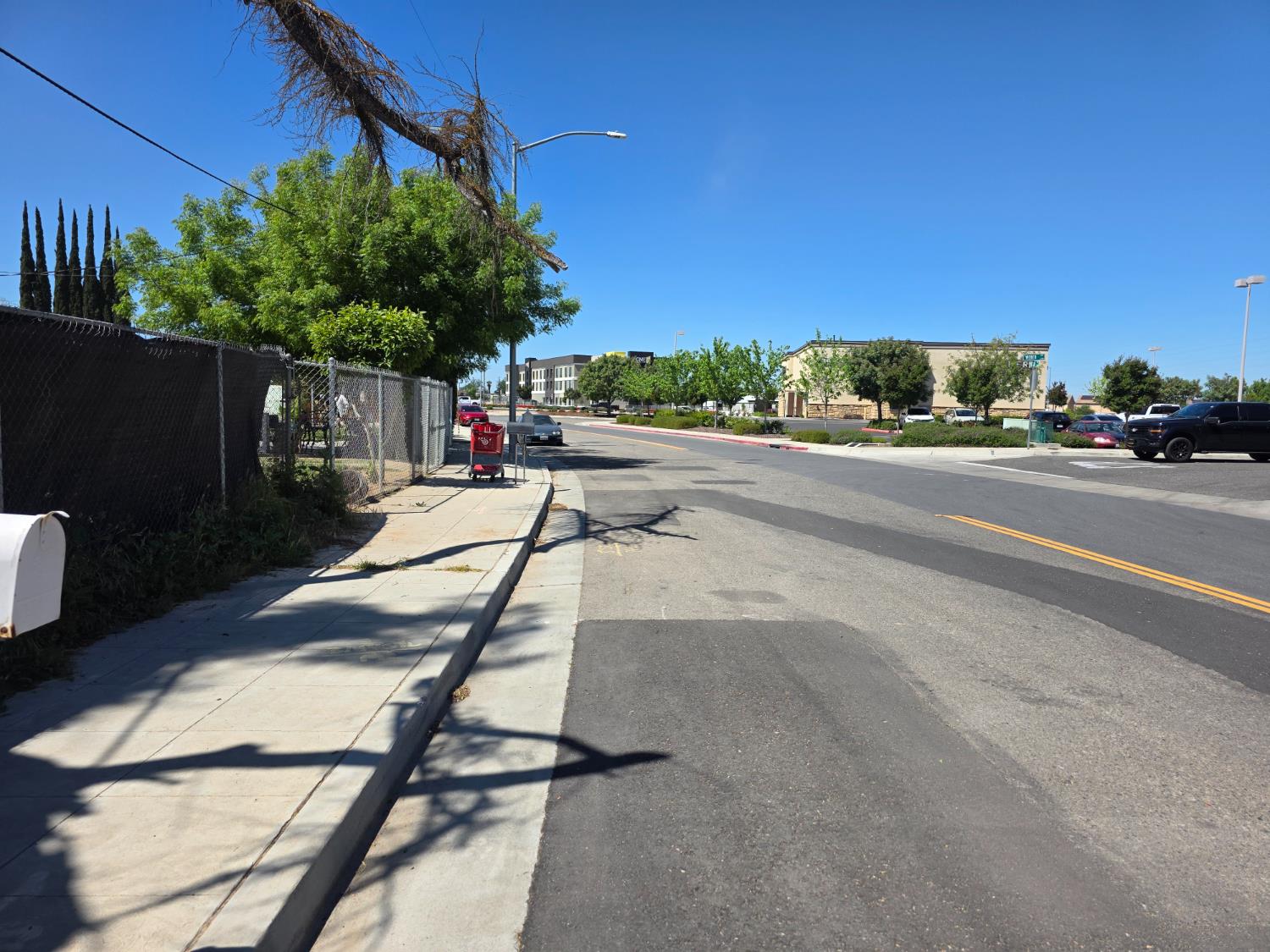 6749 N Weber Ave, Fresno, CA 93722