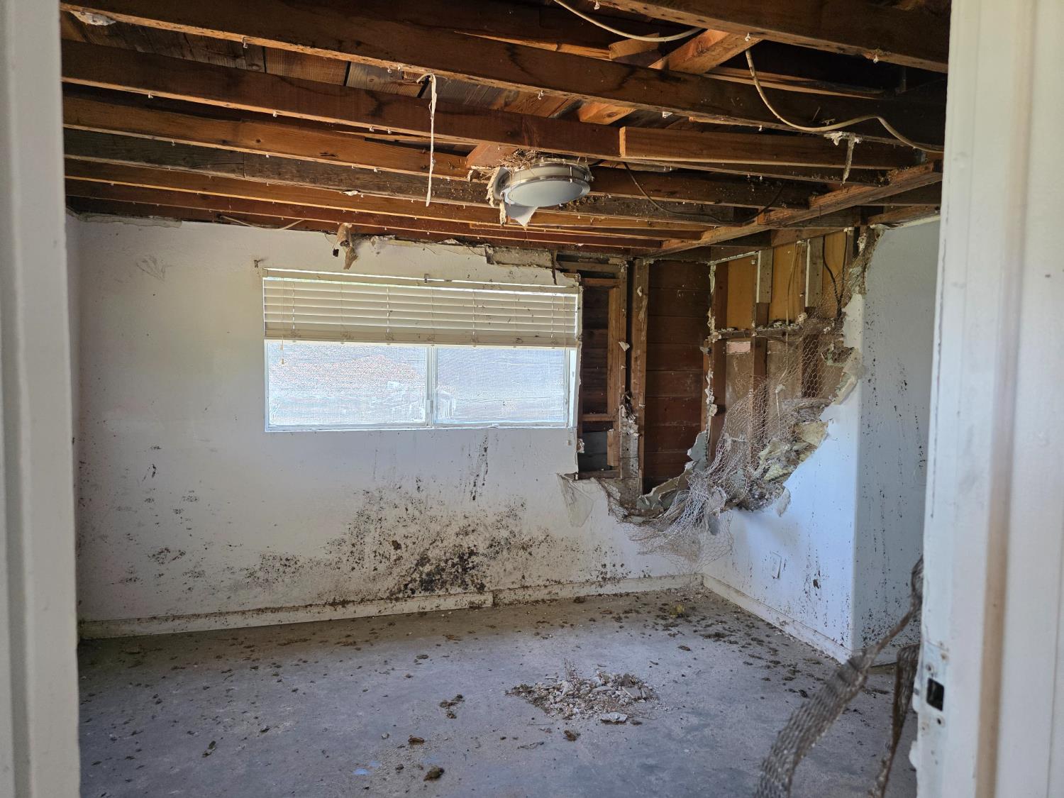 6749 N Weber Ave, Fresno, CA 93722