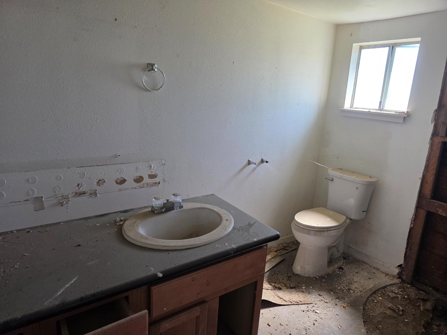 6749 N Weber Ave, Fresno, CA 93722