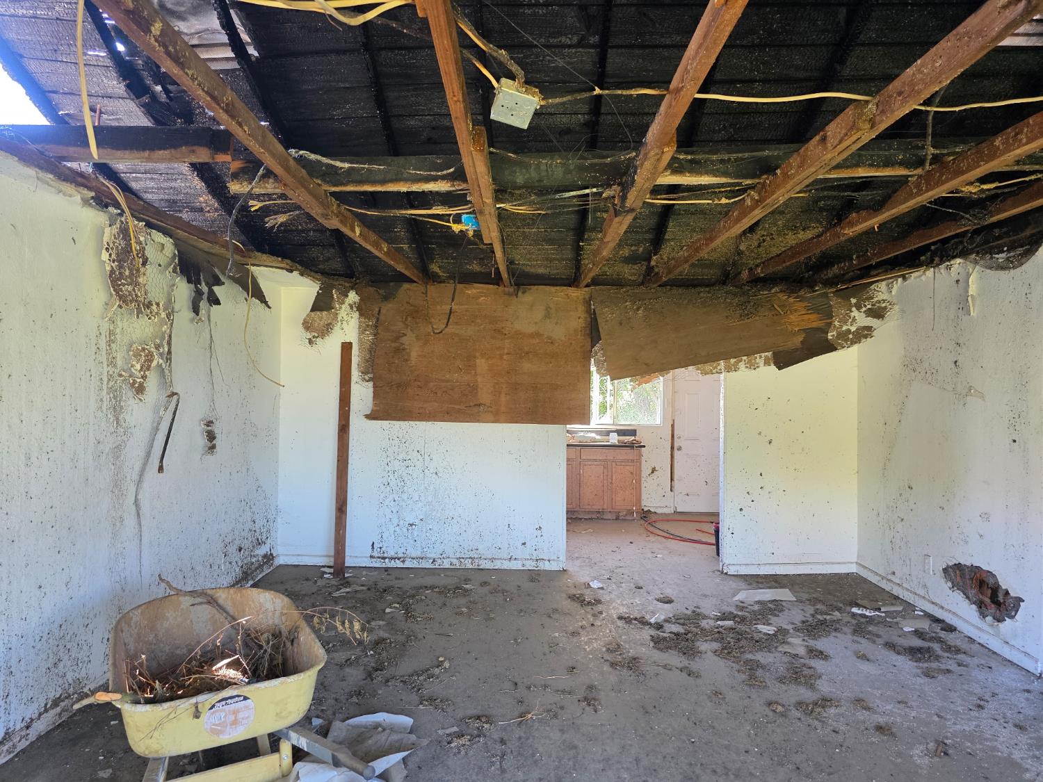 6749 N Weber Ave, Fresno, CA 93722