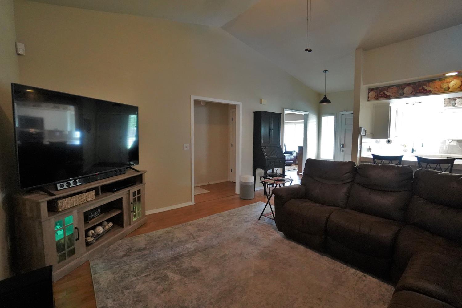 335 Kenwood Dr, Lemoore, CA 93245