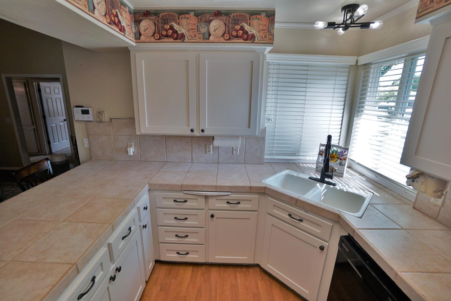 335 Kenwood Dr, Lemoore, CA 93245