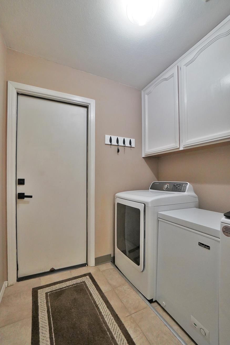 335 Kenwood Dr, Lemoore, CA 93245