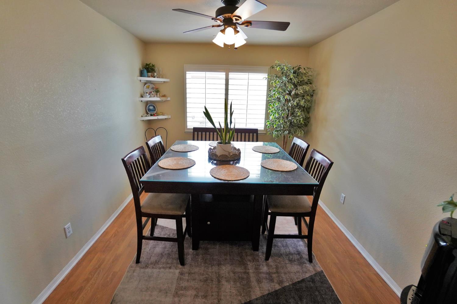 335 Kenwood Dr, Lemoore, CA 93245